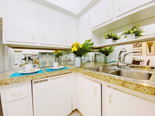 Deluxe 1-Bedroom Escape in Lighthouse Point