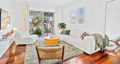 Palm Beach Cottage Walk to Beach