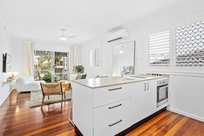 House, 3 Bedrooms | Private kitchen | Electric kettle, toaster - Palm Beach Cottage Walk to Beach (Palm Beach)