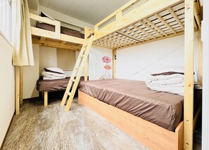 3 bedrooms, desk, iron/ironing board, free WiFi