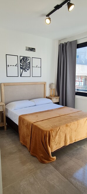 1 dormitorio, cortinas opacas, sistema de insonorización