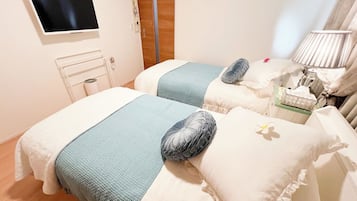 1 bedroom, desk, WiFi (free), bed sheets