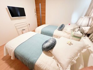 1 soverom, skrivebord, wi-fi (inkludert) og sengetøy