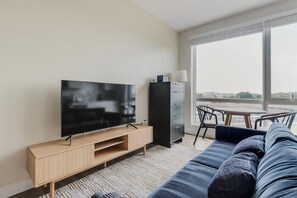 Fernseher, Stereoanlage