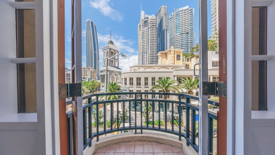 Maze Backpackers Gold Coast