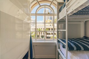 Gemeinsamer Schlafsaal | Ausblick vom Zimmer