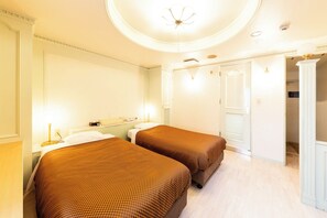 1 室のベッドルーム、デスク、WiFi (無料)、ベッドシーツ