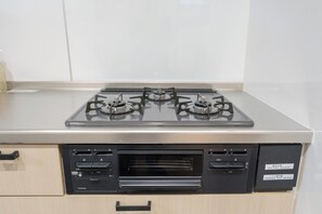 Fridge, microwave, stovetop, cookware/dishes/utensils