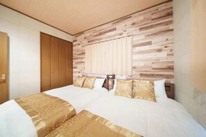 4 bedrooms, desk, free WiFi, bed sheets