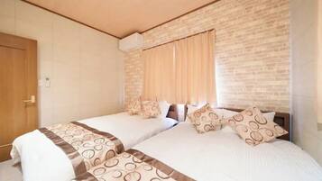 4 bedrooms, desk, free WiFi, bed sheets