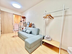 TV - The entire tenement house can be rented exclusively for you and can accommodate up to seven guests - KOTO / Osaka Ōsaka (Osaka)