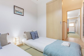 3 bedrooms, desk, free WiFi, bed sheets