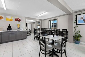 Desayuno continental gratuito y diario