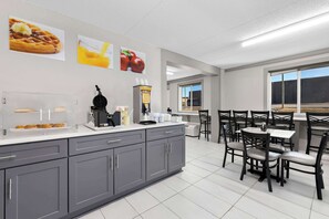 Tägliches inbegriffenes kontinentales Frühstück