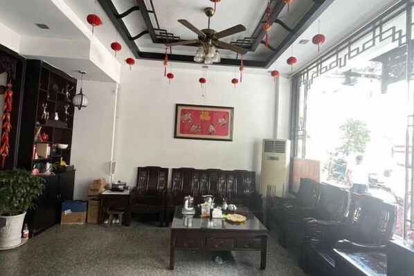 Lobby lounge - Katy's Hotel (Yangshuo)