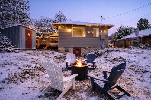 Cozy Fireplace & Gorgeous Views! Modern Miner's Cottage w/Miles of Trails!