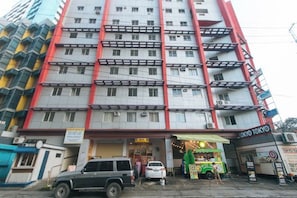 Exterior - RedDoorz @ Crowne One Condo (Quezon City)
