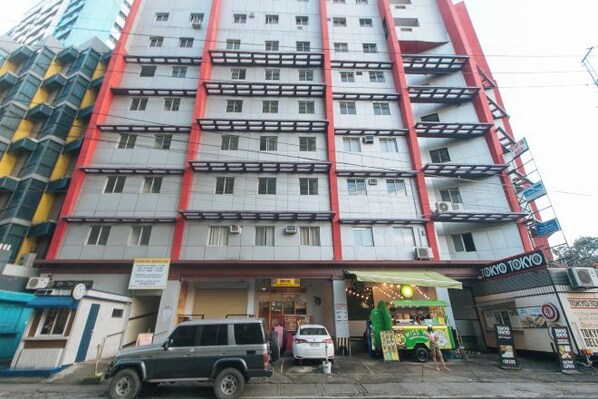 Exterior - RedDoorz @ Crowne One Condo (Quezon City)
