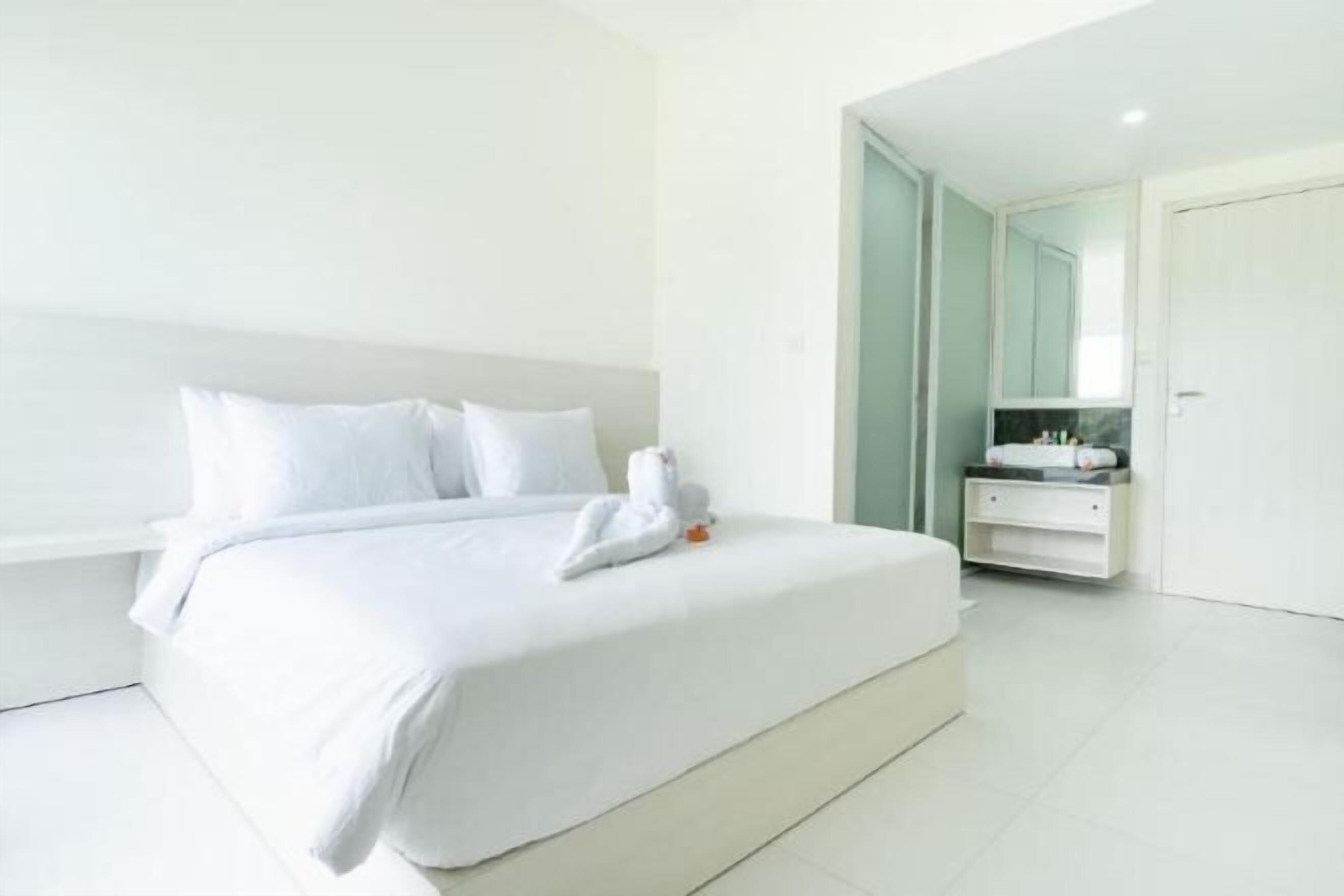 1 bedroom, premium bedding, laptop workspace, free WiFi