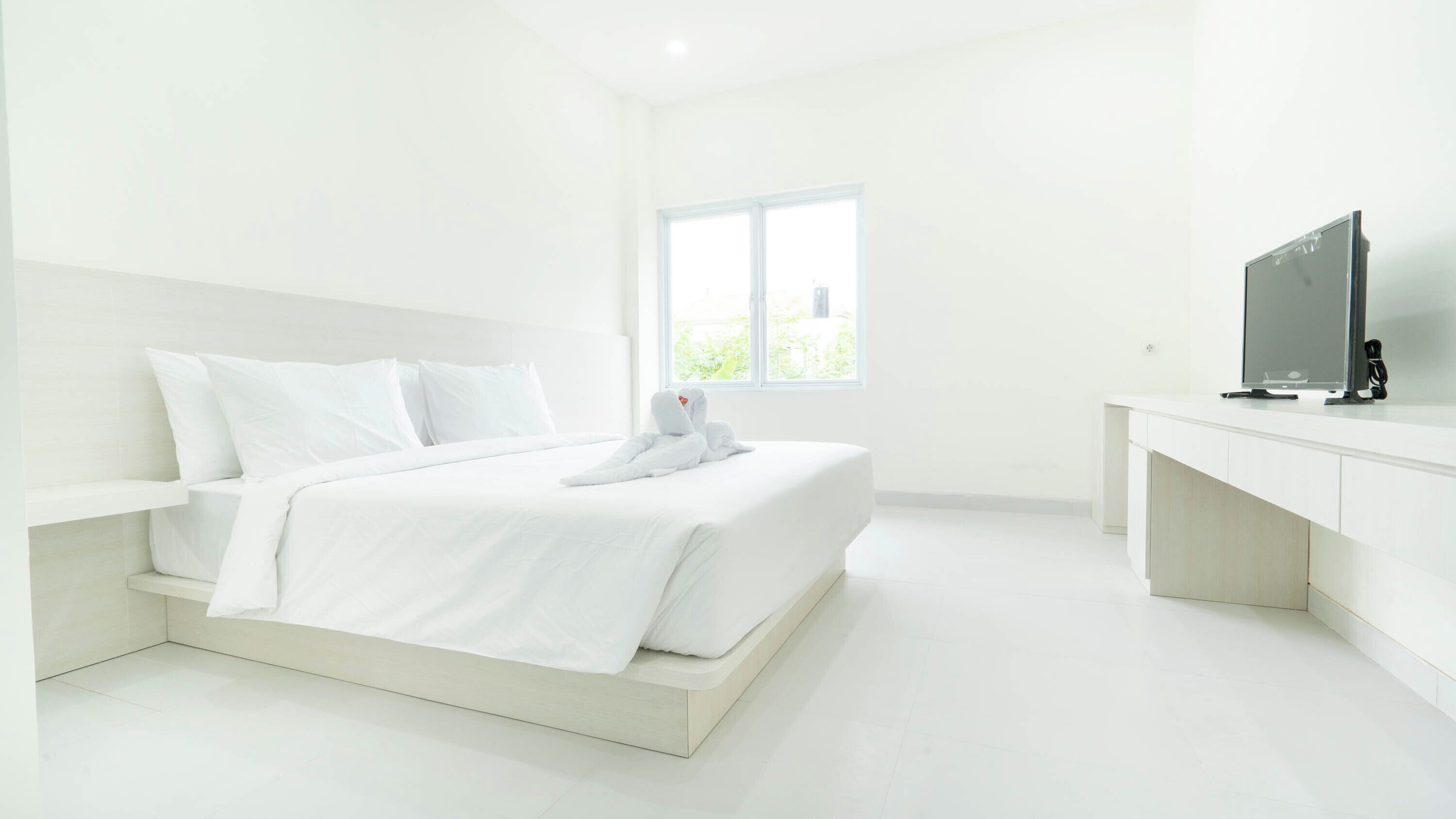 1 bedroom, premium bedding, laptop workspace, free WiFi