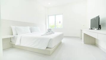1 bedroom, premium bedding, laptop workspace, free WiFi