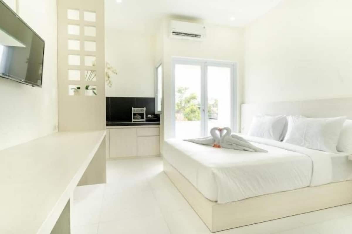 1 bedroom, premium bedding, laptop workspace, free WiFi