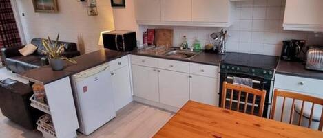 冰箱、微波炉、烤箱、炉灶