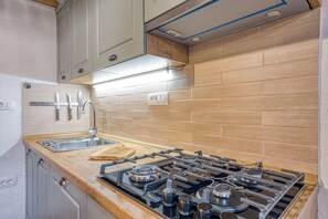 Fridge, stovetop, cookware/dishes/utensils, dining tables