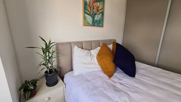 2 chambres, fer et planche à repasser, Wi-Fi, draps fournis