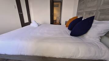2 chambres, fer et planche à repasser, Wi-Fi, draps fournis
