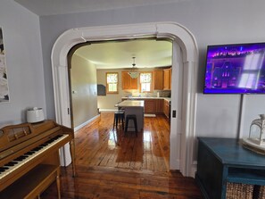 Interior - Charming 3-bedroom farmhouse 1 hour from Beaver Stadium (Williamsport)