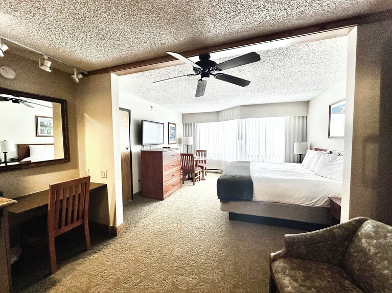 Pet Friendly, Slope-side, Sleeps 4, Kitchen & Pool - Crested Butte, CO