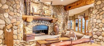 PET Friendly, SLOPE-Side, Sleeps 4, Kitchen & POOL