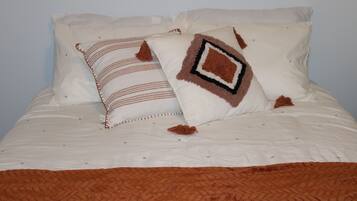 3 bedrooms, iron/ironing board, free WiFi, bed sheets