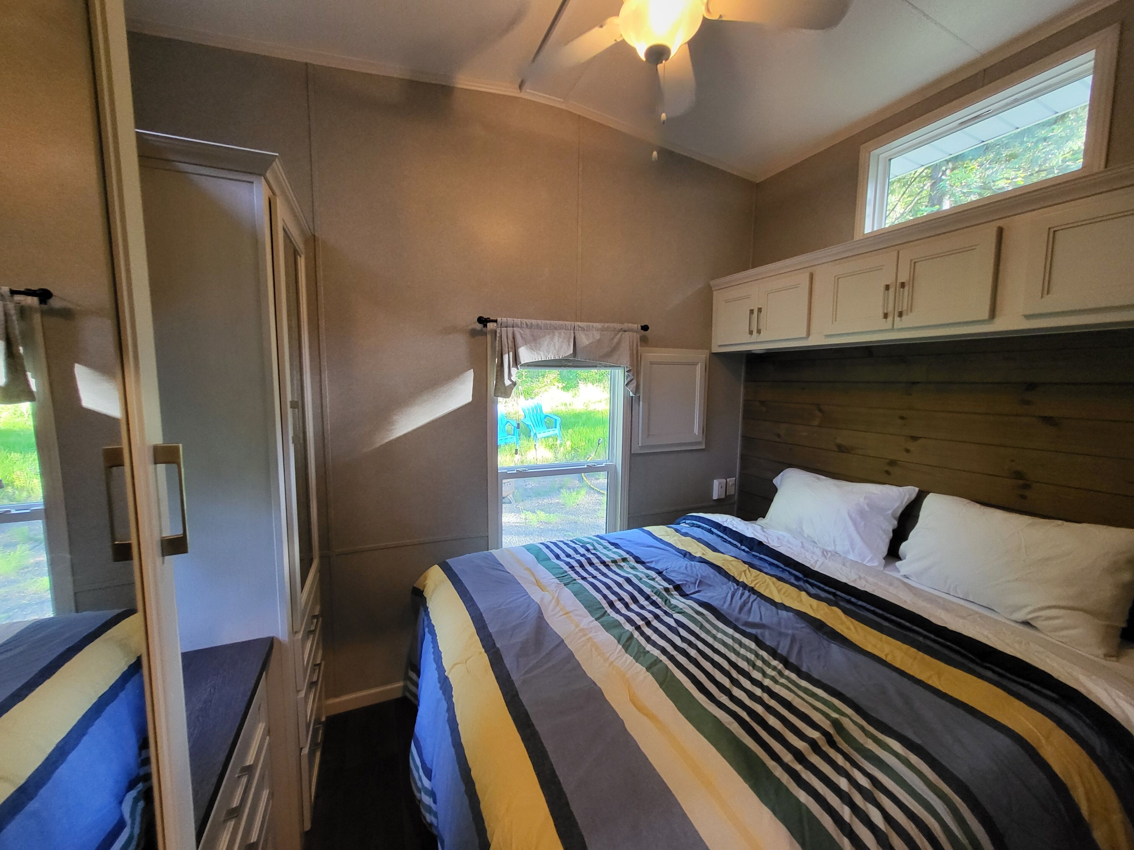 1 slaapkamer, een strijkplank/strijkijzer, beddengoed