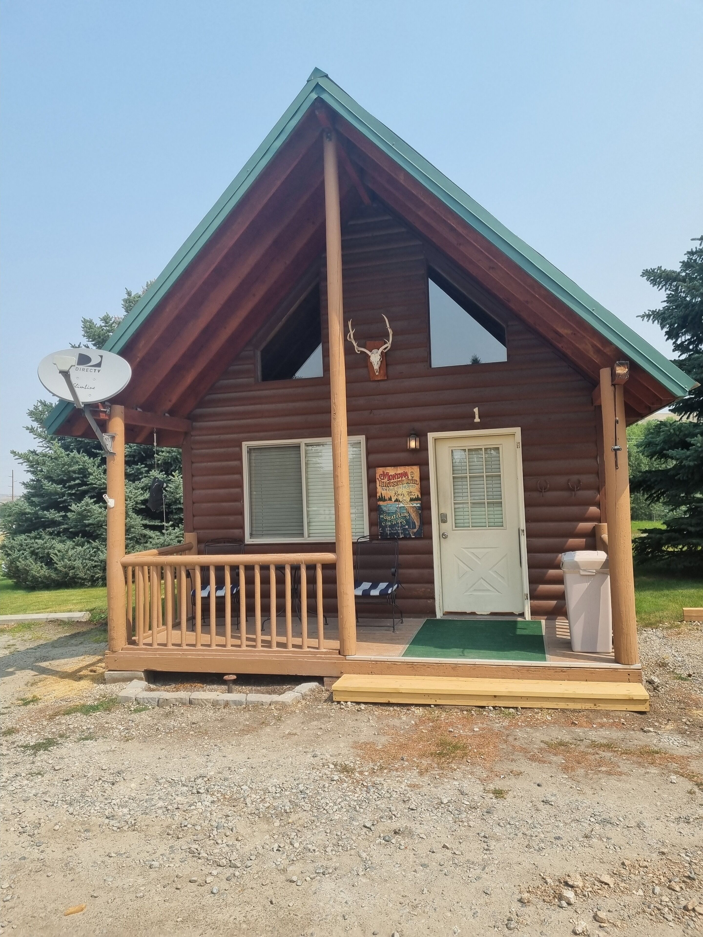 #1 Cozy 2-bedroom cabin south of beautiful Absarokee. Centrally located. 