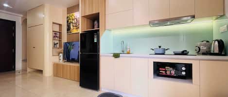 1 bedroom, individually decorated, individually furnished, desk