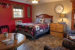 1 King & 1 Queen Suite Non-Smoking | Desk, iron/ironing board, free WiFi, bed sheets