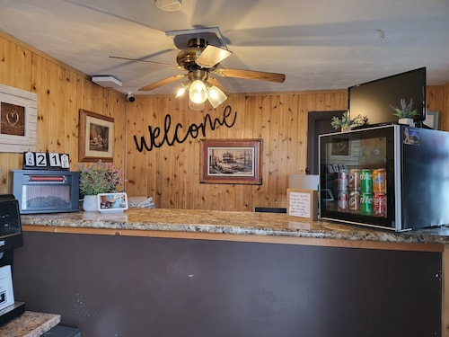 KJ's Inn and Suites By OYO Gettysburg U.S. Hwy 212