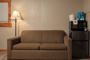 Escritorio, tabla de planchar con plancha, wifi gratis y ropa de cama 