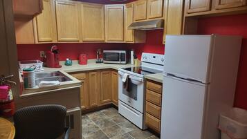 套房, 多張床, 非吸煙房 | 1 間臥室、書桌、熨斗/熨衣板、免費無線上網