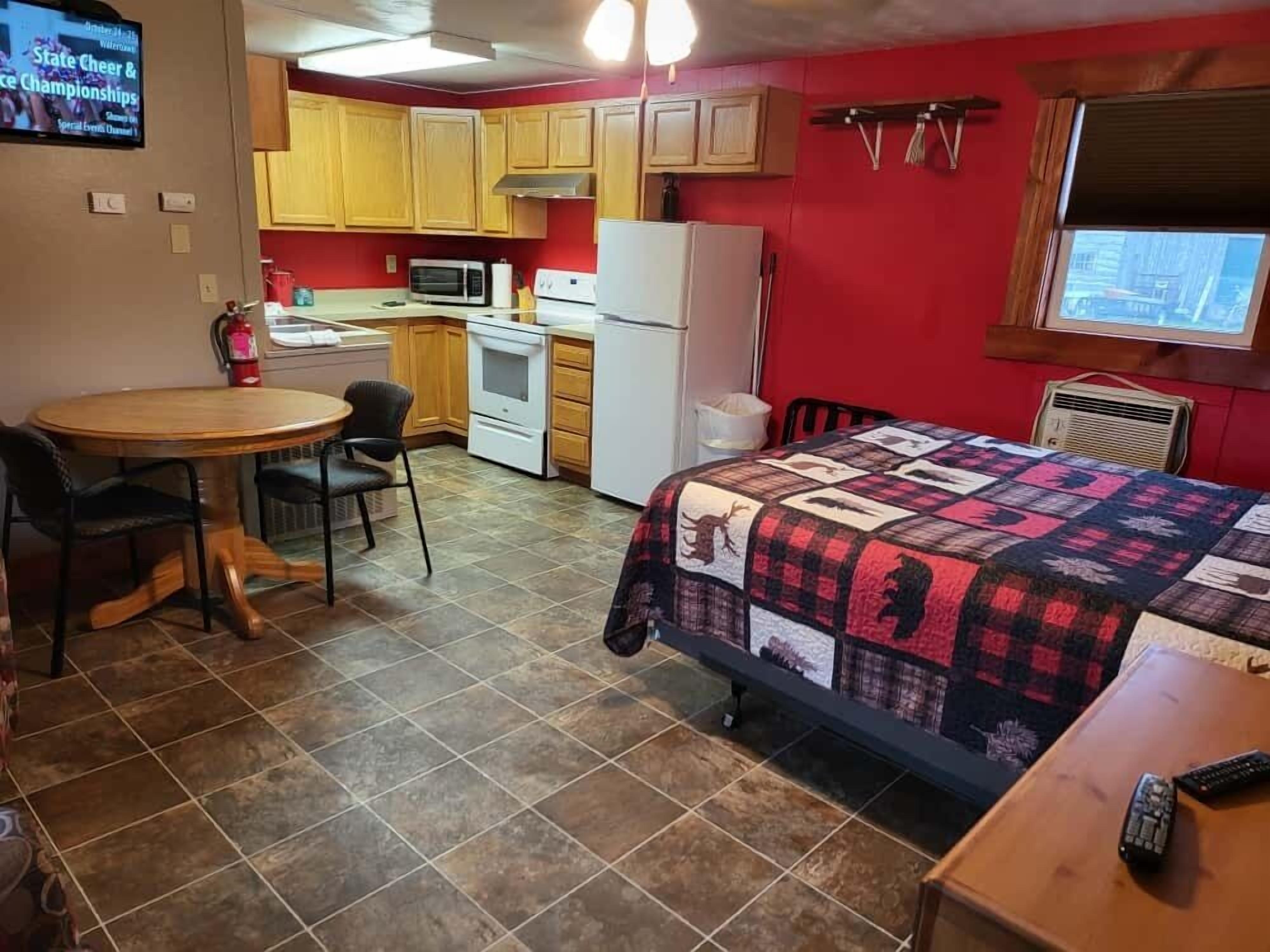 Suite, flere senger, ikke-røyk | Skrivebord, strykejern/-brett, wi-fi (inkludert) og sengetøy