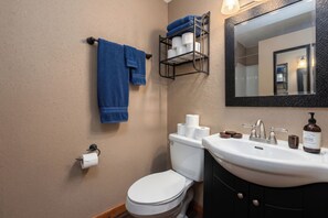 Room, 2 Double Beds, Non Smoking | Bathroom | Free toiletries, hair dryer, towels