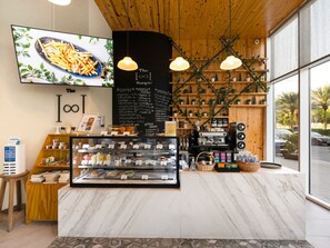 Dining - 1BR | Panoramic City View & Pool | Gym | Zaya JVC (دبي)