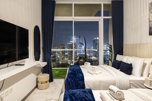 1 bedroom, desk, iron/ironing board, travel cot - 1BR | Panoramic City View & Pool | Gym | Zaya JVC (دبي)