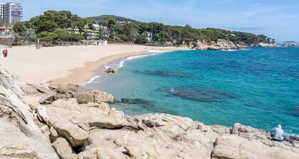 Apartment with pool and terrace 550m beach
