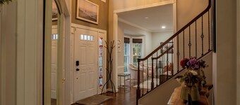 Spacious 5-bedroom farmhouse in peaceful Nokesville with Pool