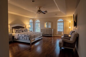 6 bedrooms, in-room safe, iron/ironing board, WiFi