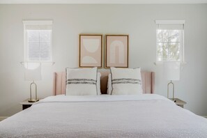 4 habitaciones, tabla de planchar con plancha, wifi y ropa de cama 