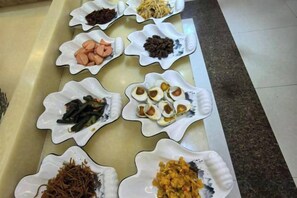 Food and drink - Royal Hotel (Tuquan)